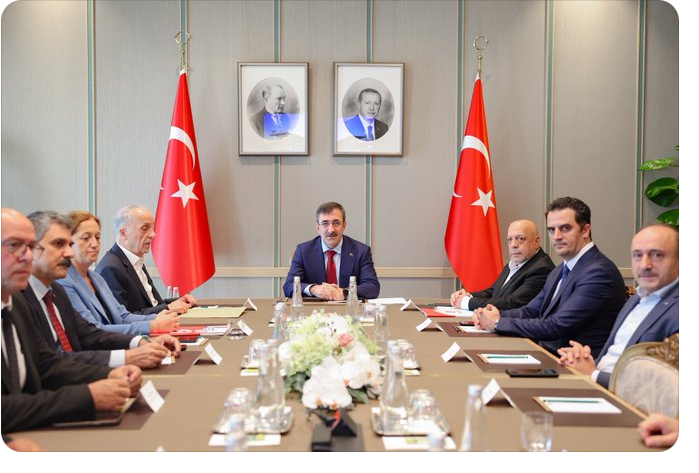Cumhurbaşkanı Yardımcısı Cevdet Yılmaz İşçi Sendikaları temsilcileri ile bir araya geldi. 
